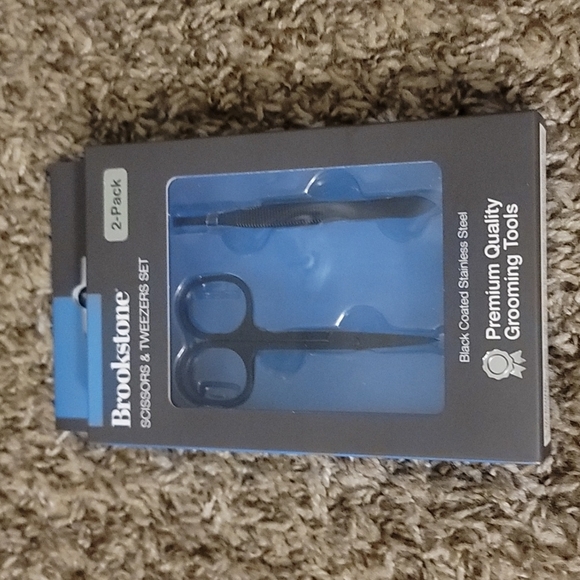 Brookstone Other - Brookstone Scissors & Tweezers Set